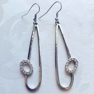 👀4/$25 Silver-tone Dangly Earrings with Crystal Oval